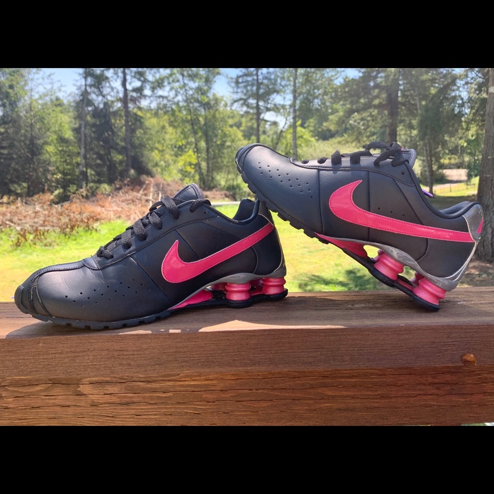 Women’s Nike shox